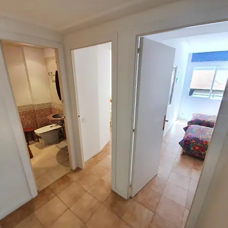 Primera Linea De Mar ,salou,centro. Apartamento *