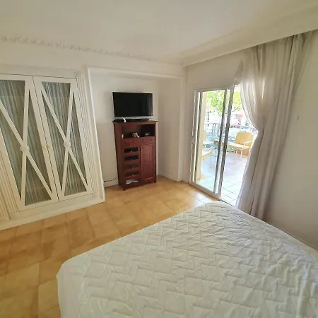 Primera Linea De Mar ,salou,centro. Apartamento