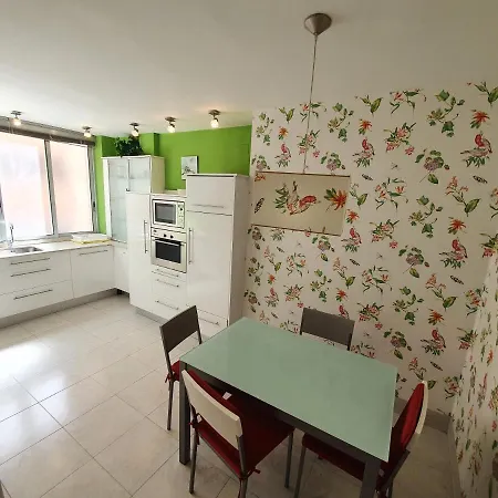 Apartamento Primera Linea De Mar ,salou,centro. *